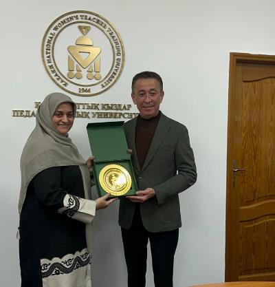 ملاقات سرکنسول جمهوری اسلامی ایران با رئیس دانشگاه تربیت معلم دختران آلماتی